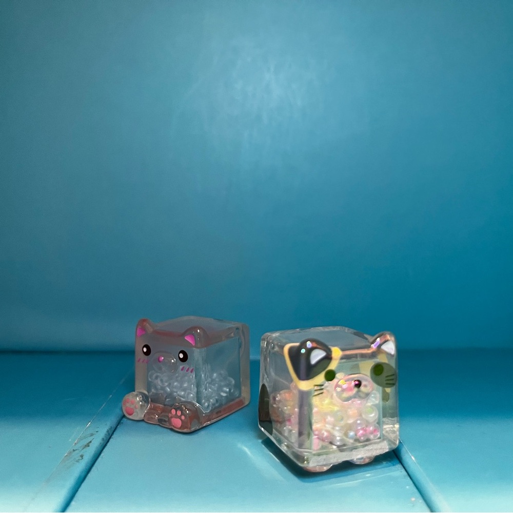 Choco Teddy - Square Cat Ice Cube Glow In The Dark Series Chase Figure +1 Extra